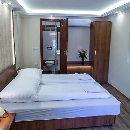 BL.Apartmanház II. Szeged Eksteriør billede
